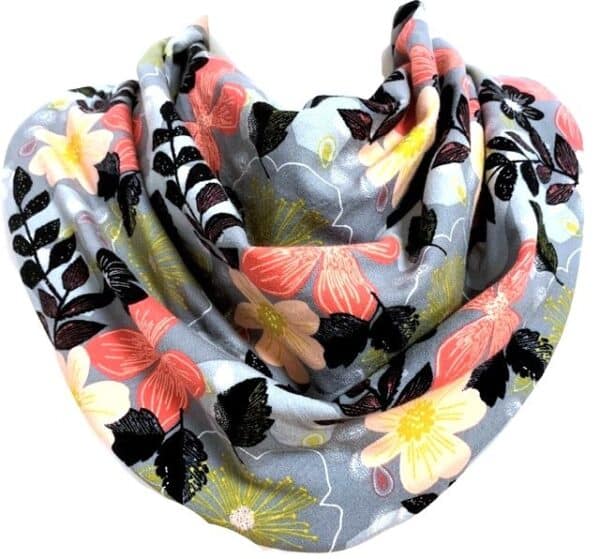 Scarf adult light grey with big flowers (274)