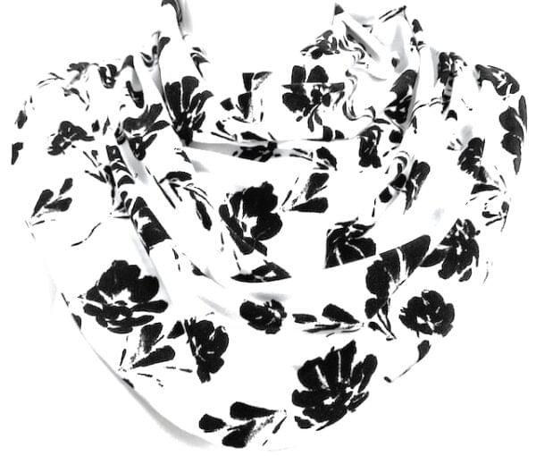 Sjaal tiener wit met zwarte bloemen (279)