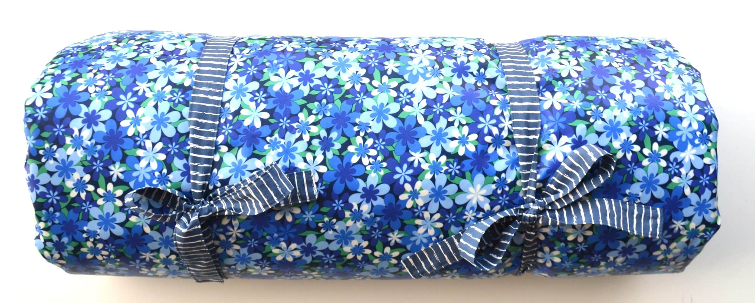 Aankleedkussen XL blue flowerfield / blauw /wit streepje