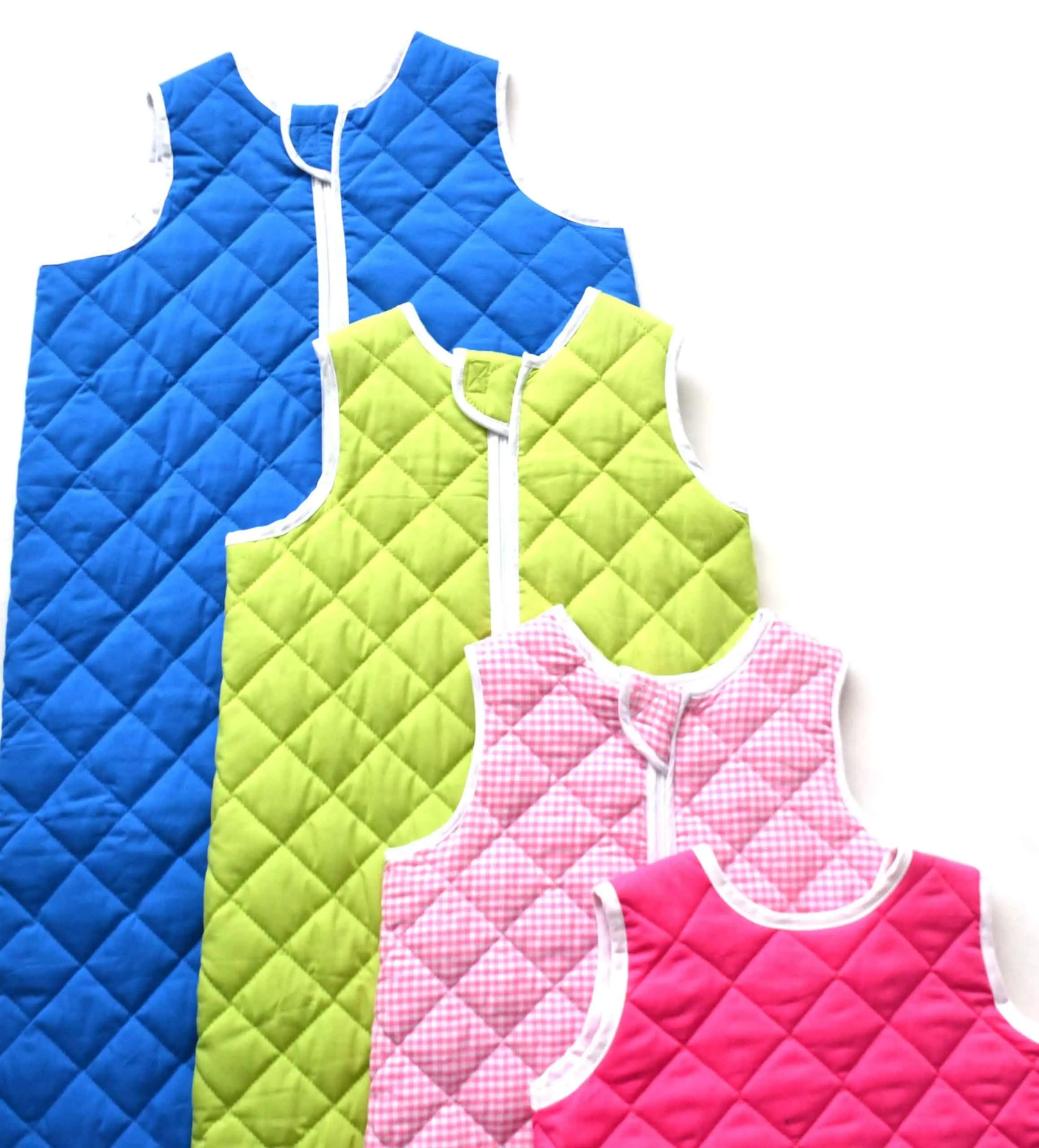 Winterschlafsack, ohne Ärmel, Reißverschluss auf der Vorder- oder Rückseite.