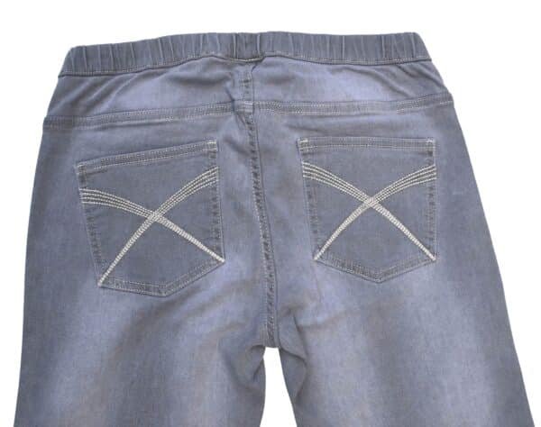 Adjusted basic trousers with drawing at the waist - Image 6